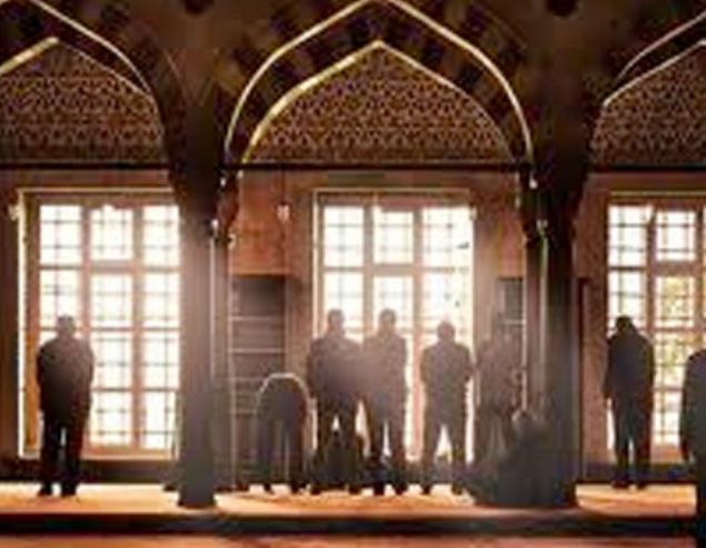  Kadir Gecesini her zamankinden daha fazla Kuran okuyarak, manasn anlayarak, namaz borcu varsa kaza namaz klarak, nafile namaz klarak, tvbe istifarda bulunarak ve dua ederek deerlendirilmeli;      