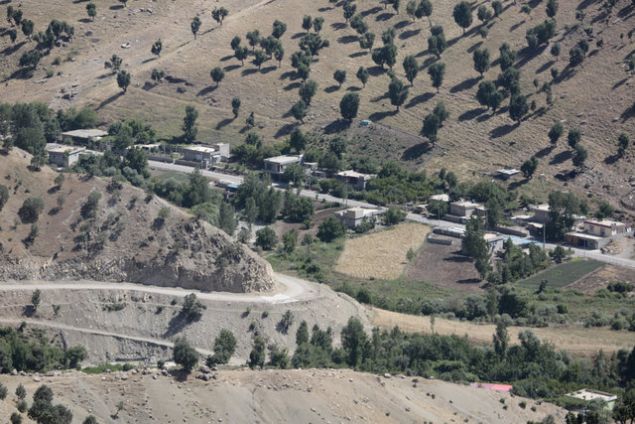 Irak'n ran ve Trkiye snrndaki kyleri, hayvanclk, bahecilik ve arclk iin bereketli topraklara ve imkanlara sahip. Ancak terr rgt PKK'nn varl bu blgeleri gvenlik asndan skntl hale getiriyor...     