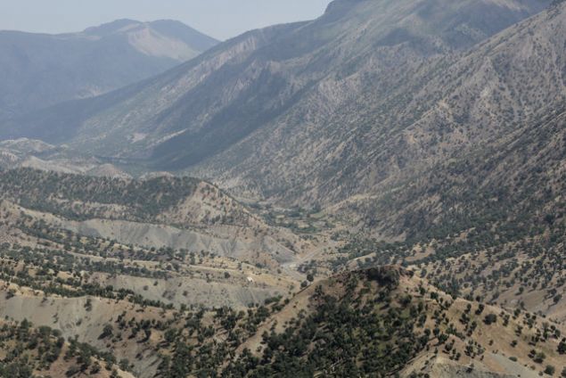 Trk Silahl Kuvvetlerinin ( TSK), terr rgt PKKnn merkez ss Kandile ynelik balatt operasyonda ilerleyii derinlemesine sryor. Blgedeki yerel gvenlik kaynaklardan alnan bilgilere gre, son 24 saat iinde TSK 4 kilometrelik bir ilerleme salad. Mehmetik, dn itibaryla derinlii 34, genilii 10 kilometrelik bir alanda kontrol tamamen salad. nmzdeki srete balamas planlanan byk Kandil operasyonu ncesinde Sidekan blgesinde slenme saland ve askeri sevkyatn da son hzla devam ettii renildi.     