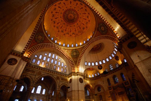 Allahm,  Dnce dnyamzda 'benim yapmam', 'benim baarmam', 'benim sonulandrmam' gibi merdud mlhazalara asla yer verme Ya Rabbi! Yerine getirilmesi gerekli olan eyleri kim yaparsa yapsn, kendimiz yapm gibi memnun olalm, bakalarnn baarlarn kendi baarlarmz sayalm, nclk yapma eref ve payesini de onlara brakalm Ya Rabbi!  