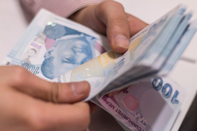 �LAVE ASGAR� GE��M �ND�R�M�: Tebli�le hizmet erbab�na �denen tazminatlar�n vergilendirilmesiyle istisna uygulamas� da d�zenlendi. Hizmet erbab�na i�ten ayr�lma, emekli olma, dava a��lmamas� gibi nedenlerle kar��l�kl� sonland�rma s�zle�mesi veya ikale s�zle�mesi kapsam�nda �denen tazminatlar, i� kayb� tazminatlar�, i� sonu tazminatlar�, i� g�vencesi tazminatlar� gibi �demeler yap�l�rken, bunlar �al��an�n tabi oldu�u mevzuata g�re k�dem tazminat�na ili�kin istisna tutar�n�n hesab�nda dikkate al�nacak.     