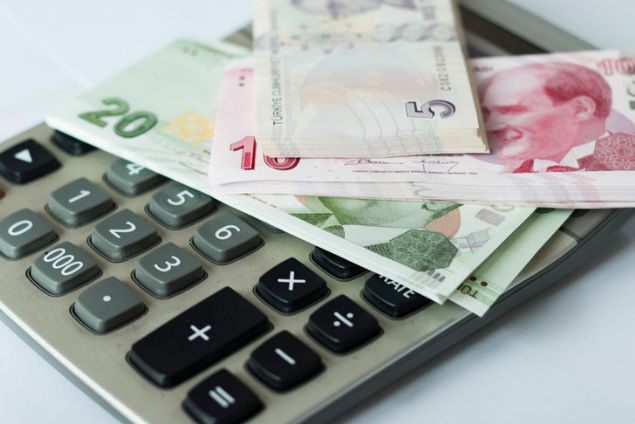 �denecek k�dem tazminatlar�ndan gelir vergisinden istisna edilecek tutar hesaplan�rken, s�z konusu �demeler de dahil edilerek toplam �zerinden istisna uygulanacak. �stisnay� a�an tutarlar ise �cret olarak gelir vergisine tabi tutulacak.     