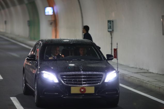  Ovit T�neli'nden ilk ge�i�i makam arac�n�n direksiyonuna ge�en Cumhurba�kan� Recep Tayyip Erdo�an yapt�.   