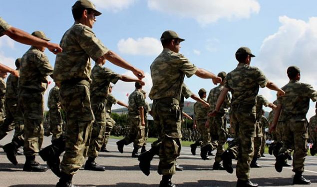 Cumhurbakan Recep Tayyip Erdoan, bayram namazn klmak iin skdar'daki Marmara niversitesi lahiyat Fakltesi Camii'ne geldi. Cami k gazetecilerin sorularn yantlayan Erdoan, bedelli askerlik le ilgili ok nemli aklamalarda bulundu 