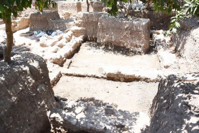 ��erisinde villa kal�nt�lar� ile birlikte su kuyusu, hamam, d�neminin l�ks yap�lar�n�n mermerleri, su kanallar�, g�nl�k kullan�m kap ka�ak par�alar�, koku �i�eleri ve bal�k avc�l���nda kullan�lan malzemeler ile Phainos�un �zel ya�am alan� olarak kulland��� villas�n�n zemininde 20 metrekare b�y�kl���nde mozaik kaplama bulundu.     