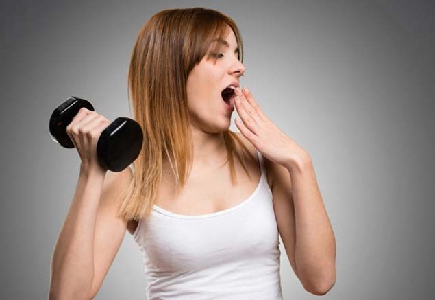 Egzersiz srasnda esneme: Vcut terlediinde cilt yzeyinden buharlaan nem nedeniyle sour. Ancak kalp hastal olan kiilerde bu ilem doal olarak gereklemez. Bu yzden bu insanlar egzersiz srasnda vcutlarndaki scakl azaltmak ve oksijen ile doldurmak ska esnerler. Eer sizde egzersiz srasnda bolca esniyorsanz bir kalp doktoruna grnmenizde fayda var.      