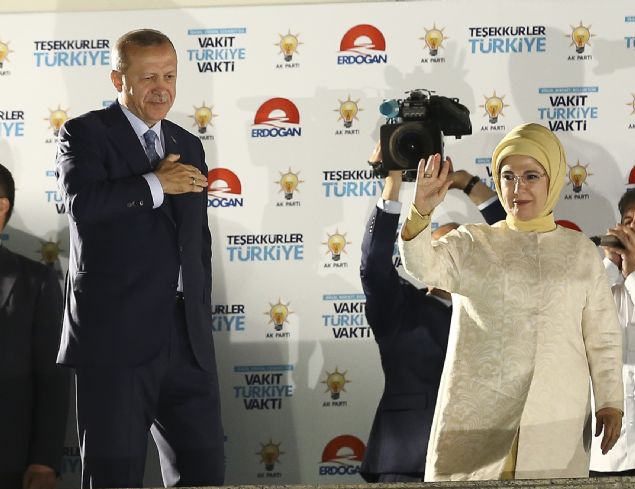 Trkiye'nin tercihini demokrasisine, hak ve zgrlklerine sahip kmaktan, reformlarn devam ettirmekten yana kullandn belirten Erdoan unlar kaydetti:     