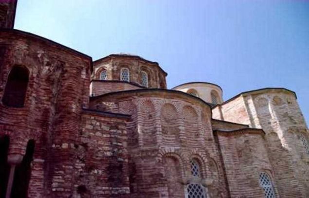                                                                 Ahrn iinde rktc bir kuyu varm, altnda ise bir mahzen olduu iddia ediliyor. Ahra hayvanlarn brakanlar akamlar oraya gitmekten korkarlarm, bunun nedeni ise lk sesleri duymalarym. Ahrn altndaki mahzenlerin derin bir tnele ev sahiplii yapt sylentileri de varm. Gnmzde park olan blgeden hala lk sesleri duyduklarn syleyenler var.                                                           