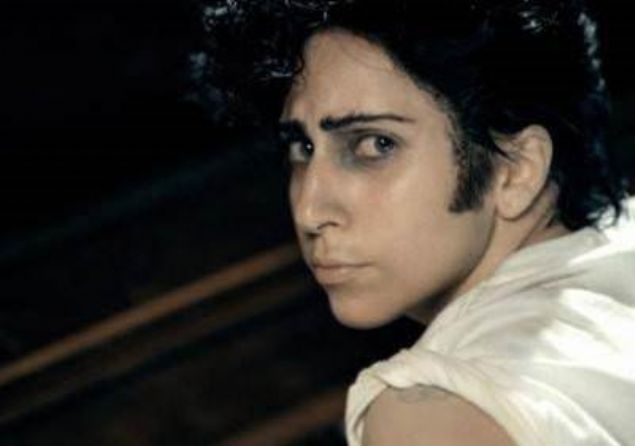                                                                 Lady Gaga bir erkek mi?  <br><br>  Ayda ortalama 18 bin kez                                                       