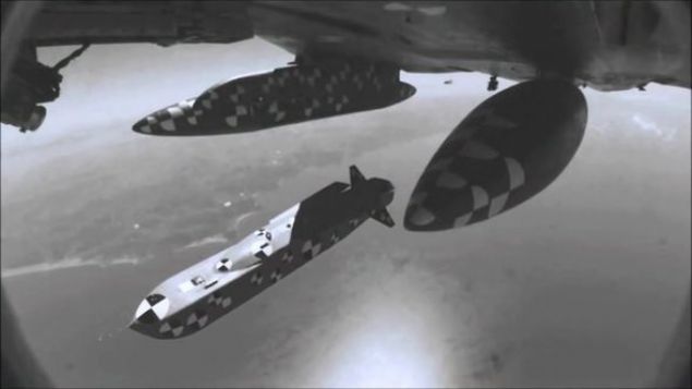                                                                 Hassas Gdml Stand off Mhimmat (SOM) havadan karaya mhimmat ailesidir ve youn bir ekilde korunan kara ve deniz hedeflerine kar kullanlmak zere tasarland. Gerekli olan operasyonel esneklii destekleyecek modler tasarma sahip.                                                         