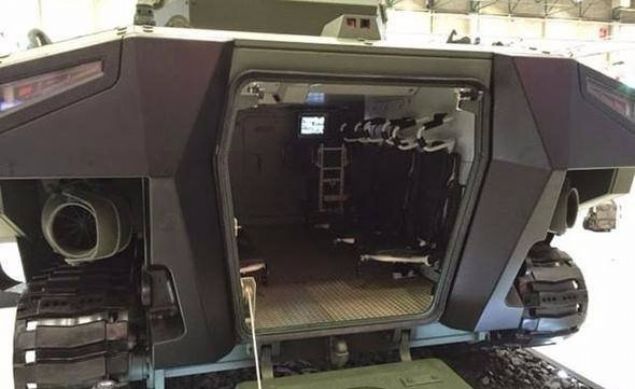                                                                 Kaplan'da srcye, ara ierisinden dary izleme ve epeevre gr imkan salayan lazer korumal cam periskoplar bulunuyor.                                                         