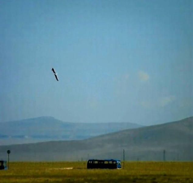                                                                 Trk Silahl Kuvvetleri'nin resmi Youtube hesabnda daha nce yerli seyir fzesi SOM'un bir minibs vurma an grntleri yaynland.                                                         