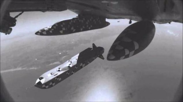                                                                 SOM - HASSAS GDML STAND OFF MHMMAT  <br><br>  Hassas Gdml Stand off Mhimmat (SOM) havadan karaya mhimmat ailesidir ve youn bir ekilde korunan kara ve deniz hedeflerine kar kullanlmak zere tasarlanmtr. Gerekli olan operasyonel esneklii destekleyecek modler tasarma sahiptir                                                         