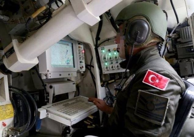                                                                 Tamamen yerli imkanlarla, Trk mhendis ve iileri tarafndan tasarlanan Frtna obsleri, 20 ton zrh elii, 47 ton muharebe arl, 400 kilometre hareket sasna sahip olmas ve sratle mevzi deitirebilme zellikleriyle dmanlara korku salyor.                                                         