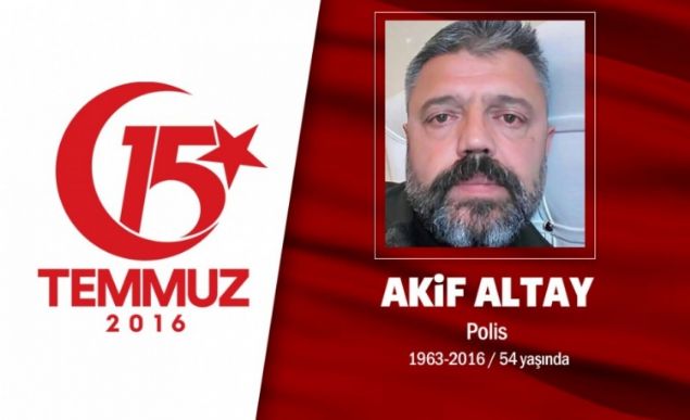 zel Harekat Polisi Akif Altay, evli 3 ocuk babasIydI. Akif Altay, Isparta l Emniyet Mdrl kadrosunda zel Harekat ube Mdrlnde grev yapmakta iken geici olarak zel Harekat Daire Bakanl emrinde grevlendirildi. 15 Temmuz gecesi hain darbecilerin zel Hareket Dairesi Bakanlnn bombalamas sonucu, ar ekilde yaraland. Hemen Gazi niversitesi Hastanesi'ne kaldrlan yaral polis Akif Altay, ehitlik makamna ulat. ehit Akif Altayn cenazesi memleketi Burdurdayd. ehidin ei Glsm Altay, 'Vatan saolsun. 25 senedir vatanmz iin kotuk. Ateten gmlei attk, cennetin gmleini giydirdik.' dedi. ehit Akif Altay'n cenazesi Burdur Ulu Cami'de klnan namazn ardndan Gvenli Ky'nde son yolculuuna uurland.    