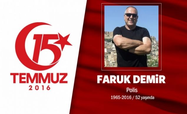51 yandaki Elazl Faruk Demir emekli zel Harekat Polisiydi. 15 Temmuz gecesi darbe giriimini duyunca eine bile haber vermedi. Glba'ndaki zel Harekat Daire Bakanlna gitti. Emekli polis memuru, yardm iin gittii zel harekatta darbeci hainler tarafndan atlan ikinci bombada ehit dt. 24 yl polis memurluu yapan Faruk Demir, tekilatta parmakla gsterilen keskin nianclardan biriydi. Ardnda bir yasl e ve 2 yetim ocuk brakt. Elazl ehit Faruk Demirin naa, einin yaad Ankara'da son yolculuuna uurland.                 