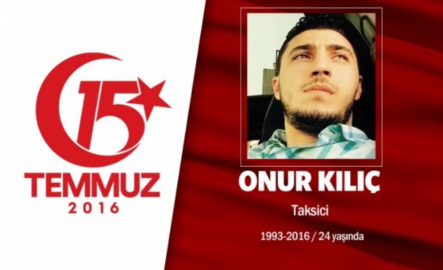 15 Temmuz akam FET֒nn hainlerine direnmek iin, amcas, kuzeni ve arkadayla birlikte meydanlara koan genlerden biriydi Onur Kl. Boazii Kprs'nde vatann savunurken kalbine giren kurunla 23 yanda ehit den Kl, Trkmen Danda yaanan atmalar grdke kahroluyor, mcadele etmek iin o topraklara gitmek istediini sylyordu. Rizeli ehit Onur Kl, henz 23 yandayd. Taksicilik ve araba alm-satm iiyle uraan Kl, Cumhurbakan Recep Tayyip Erdoana byk bir hayranlk besliyordu. Amcas Kenan Kl, Onurun sabahtan akama kadar internet, televizyon ve sosyal medyadan Cumhurbakann takip ettiini ve ok ayr bir sevgi beslediini syledi. Darbe giriimi gecesi 15 Temmuz ehitler Kprsne gitmek zere olan amcas ve arkadalaryla yola kan ve sonrasnda gruptan ayrlan Onur Kl, sabaha kar amcasyla bir kez konuabildi. Kl, saat 03.30da ehit dt.                 