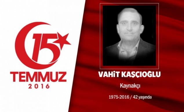 42 yandaki Vahit Kaolu kaynaklk yapyordu. 15 Temmuz gecesi, o da arkadalaryla birlikte sokaa kt, direnie geti. stanbul Tuzla gielerinde hain darbeciler, tarafndan alan ate sonucu ehadet erbetini iti. stanbul'daki 97 ehitten biri oldu. Demokrasi ehidi Vahit Kaolu iki arkadayla birlikte Sultanbeyli Mezarlna defnedildi.       