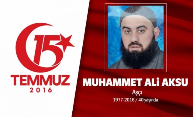 1977 doumlu Muhammed Aksu, istanbul Esenlerde oturuyordu. Alk yaparak geimini salyordu. 15 Temmuz gecesi, kuzeniyle birlikte darbecilere kar direnmek iin sokaa kt. Darbeciler, Muhammed Ali Aksunun iinde bulunduu arac tanklaryla ezerek geti. Muhammd Aksu, darbe giriiminin ilk ehitlerden biri oldu. Aksu, Fatih Camiinde klnan cenaze namaznn ardndan memleketi Samsunun Alaam ilesi Doyran Kynde gzyalar arasnda defnedildi.       