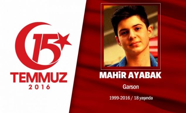 17 yandayd Mahir Ayabak... Garsonluk yapyordu. 15 Temmuz gecesi darbe giriimi srasnda iyerindeydi. ten kar kmaz igal altndaki Atatrk Havalimann kurtarmak iin yola kt?. Mahir ve arkadalar, darbeci hainlerden birini etkisiz hale getirerek polislere teslim etmiti. Olay sonras darbecilerin hedefi oldu, gen yata ehit dt. Annesi, ' Vatan iin gerekirse dier ocuumu da yollarm. Benim olum lmeseydi bakasnn olu lecekti dedi. 17 yandaki Mahir Ayabak, Edirnekap ehitliinde son yolculuuna uurland.                  