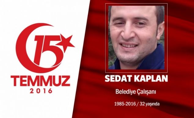 Kanser tedavisi iin geldi ehit dt. 31 yandaki Sedat Kaplan aslnda Trabzon'da yayordu. 15 Temmuzdan birka gn nce Trabzondan Ankaraya kanser tedavisi iin gelmiti. Sedat Kaplan darbe teebbs srasnda AK Parti Ankara l binas nnde darbeciler tarafndan alan ate sonucu ehit oldu. ehidin adnn Trabzon'un Yomra ilesindeki bir caddeye verilmesi karar alnd. Baba Kaplan, olunun o gece otelinden adeta kaarak AK Parti l Bakanl nne gittiini rendiklerini belirterek Kald oteldeki gvenlik karmam. O otelden kam gitmi dedi. Kaplan, Trabzon'un Yomra ilesinde son yolculuuna uurland.        