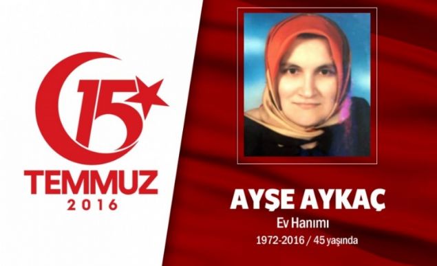 44 yandaki Aye Ayka, ev hanmyd. Ev hanm Ayka, kalkmay rendikten sonra hemen abdest alarak, namaz kld. Cumhurbakan Erdoan'n 'sokaa kn' arsna uyan Ayka, evdekilerle helalleerek vatan ve millet sevdasyla yollara dt. Eiyle birlikte yan yana Boazii Kprs'ne doru yola kt. Ayka ifti, Altunizade'ye gelince aralarndan inerek, darbeci hainleri nlemek iin kprye doru yrd. Aye Ayka, kprye girite darbeciler tarafndan vatandalarn zerine alan ate sonucu hayatn kaybetti. Kprye n saflarda yryenler arasnda bulunan Aye Ayka, arkasnda gz yal 4 ocuk brakt. Ayka'n cenazesi istanbul engelky'de son yolculuuna uurland.  