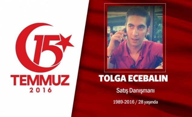 27 yanda Tolga Ecebaln stanbul Fatih'te tezgahtarlk yapyordu. 15 Temmuz gecesi darbe giriimine kar sokaa kt. stanbul ehzadaba'nda darbecilerin at atete ehit oldu. Nianl olan Tolga Ecebaln, iki ay sonra dn vard. ehidin babas, 'Bir torunum var. Onu da yetitiriyorum. O da vatanma feda olsun' dedi. stanbul Edirnekap ehitlii'nin nnde kilometrelerce aralk trafik oldu. Tolga Ecebaln, son yolculuuna tekbirlerle uurland.       