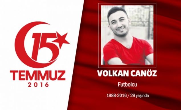 27 yandaki Volkan Canz, Hatay Mustafa Kemal niversitesi'nden mezun olmutu. Memleketi Krkkale'ydi, Ankara'da yayordu. 15 Temmuz gecesi kardei Bilal ve mahalleden arkadalar ile Emniyet Mdrlne gitmilerdi. Emniyet Mdrl ierisinde grd tankn stne karak, byk bir mcadeleyle ierisindeki darbeciyi tanktan kard. Tam o srada hainin beylik tabancasndan kan kurunla ar yaraland. Hastaneye kaldrlrken kardeinin kollarnda ehit dt. Volkan Canz, AK Parti Manisa Milletvekili Seluk zda'n yeeniydi.       