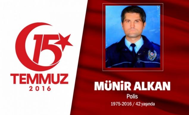 41 yandaki polis memuru Mnr Alkan, evli ve bir kz babasyd. Boluda grev yapan Alkan, bir sre nce stanbul Emniyet Mdr Mustafa alkann koruma polisi olarak atanmt. Grevini de son nefesine kadar srdrd. 15 Temmuz gecesi Boazii Kprsnde darbecilerin at ate sonucu stanbul Emniyet Mdr alkan korurken ehit dt. ehit polis memuru Alkan, baba oca Tekirdada son yolculuuna uurland.      