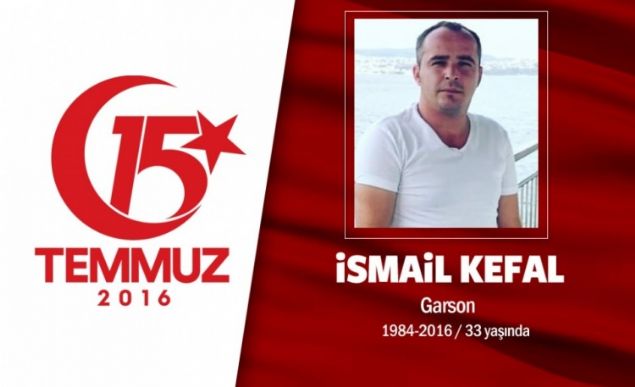32 yandaki smail Kefal, stanbul'da garsonluk yapyordu. Giresun doumlu Kefal, 15 Temmuz gecesi Anadolu yakasnda Fatih Sultan Mehmet Kprs zerinde bulunan darbecilere kar mcadele iin kprye gitti. Sosyal medya hesabndan 'canl yayn' yaparak hainlerin kalkmasn anbean bildirdi. 'Arkadalar ne olur ayaa kalkn' diyerek herkesi darbeye kar mcadele etmeye ard. smail Kefal, FSM Kprs'nde zerine kt tankn aniden hareket etmesi sonras tankn zerinden derek yaraland. Beykoz Devlet Hastanesi'ne kaldrlan smail Kefal, kurtarlamad, ehadet erbetini iti. smail Kefal'in annesi, 'Tek dalmd, dalm krdlar' diyerek darbecilere tepki gsterdi.               