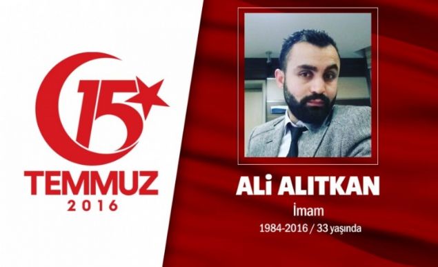 32 yandaki mam Ali Altkan, evli bir ocuk babasyd. Tarada uzun yllar imam-hatiplik yapan Ali Altkan, Diyanet leri Bakanl Rfat Breki Eitim Merkezinde grevini srdryordu. 15 Temmuz gecesi Genelkurmay Bakanl nnde darbeciler tarafndan vuruldu, glmseyerek ehit oldu. ehit Ali Altkan, 7 yandaki kznn gzyalar arasnda Ankara Mamak Ortaky mezarlna defnedildi. ehidin ad memleketi orum Sungurluda Ali Altkan Ortaokulu adyla yaatlacak.   