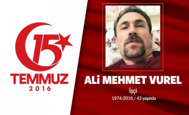 'Reis, aryor. Bu, millet ve vatan bizim' dedi, sokaa kt. Beraber gittii arkadalarndan  ehit, biri gazi oldu. 42 yandaki Ali Mehmet Vurel iiydi. Evli ve  ocuu vard. 15 Temmuz gecesi hain darbecilere kar bakent Ankara'da direndi. Telefonda oluna, 'Meclis'in oraya bomba dt. Bombay atlattk imdi Genelkurmay'n nndeyiz' dedi. Genelkurmay Bakanl nnde hainlerin helikopterli saldrsnda ehit dt. Uzman avuluk snav kazanan olu Deniz'in asker olaca gnn hayaliyle yaayan Vurel, artk kiradan kurtulmak ev sahibi olmak istiyordu. ehit Mehmet Ali Vurel, memleketi Yozgat'n ayralan ilesi nn kynde son yolculuuna uurland.  
