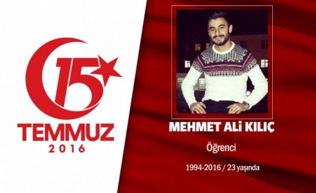      Astsubay olmay dnyordu, ehit oldu. 22 yandaki Mehmet Ali Kl, inaat blmnden yeni mezun olmutu.Kl, Rabbim kazanmay nasip et bana diyerek Hava Kuvvetleri komutanl Muvazzaf Szlemeli Astsubay snavna girmeye hak kazandn gsteren belgeyi sosyal medya sitesinde paylamt. 15 Temmuz gecesi hain darbecilere ynelik direnie katld. Arkadalaryla birlikte Boazii Kprs'ne gitti. Saat 04.00 sralarnda hain darbecilerin tank atei sonras yaraland. Hastaneye kaldrld ama bir gn sonra ehadet erbetini iti. Mehmet Ali Kl'n cenazesi Ayazaa mezarlnda son yolculuuna uurland.                