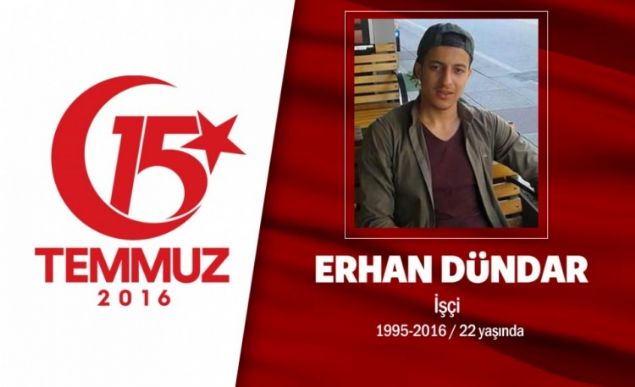 21 yandaki sar ve dilsiz Erhan Dndar, 15 Temmuz gecesi darbeci askerler tarafndan alan atele ar yaralanmt. 10 gn boyunca apa Tp Fakltesi Hastanesinde youn bakmda kalan Dndar, 25 Temmuz tarihinde ehit oldu. Ailenin tek ocuu olan Erhan Dndar, milli iradeye sahip kmak iin nce Atatrk Havaalannda ardndan stanbul Sultangazide darbeci askerlerin karsna dikildi. Aslen Malatyal olan henz 21 yandaki engelli Erhan Dndar, Cumhurbakan Recep Tayyip Erdoann ars ncesi babasyla birlikte Atatrk Havalimanna gitti. Gece 03.00ten sonra Sultangaziye dnen Erhan Dndar ve babas, stanbul Sultangazideki Batabya Askeri Klas nnde darbeci askerler tarafndan alan ate sonucu ar yaraland. Dndar, 10 gn boyunca yaam mcadelesi verdi. 25 Temmuzda vefat eden ehit Erhan Dndar, Sultangazi Merkez Camiinde klnan cenaze namaznn ardndan Edirnekap ehitliine defnedildi.       