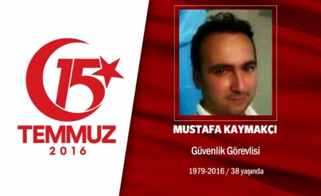     37 yandaki Mustafa Kaymak, gvenlik grevlisi olarak alyordu. Kaymak evli ve bir ocuk babasyd. Mustafa Kaymak 15 Temmuz gecesi Cumhurbakan Recep Tayyip Erdoan'n, 'demokrasiye sahip kn' arsna uyarak hain darbecilerin igal ettii Boazii Kprs'ne gitti. Mustafa Kaymak, darbecilerin helikopterden at ate sonucu ehadet erbetini iti. ehit Mustafa Kaymak, stanbul'da Demokrasi ehitlii'nde defnedildi.             