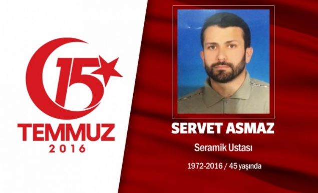Servet Asmaz Seramik Usta 15 Temmuz hain darbe giriimi gecesi Boazii Kprsnde ehitlik makamna kavuanlardan biri de 3 ocuk babas Servet Asmazd. 15 Temmuz gecesi yaanan darbe kalkmasndan haberdar olan ehit Servet Asmaz, kardei Selahattin Asmaz arayarak ne yaplmas gerektiini konutu. Cumhurbakan Erdoann ars ile sokaa kma karar alan Asmaz, kardei ile grtkten sonra Boazii Kprsne gitti. Ve gittikten sadece yarm saat sonra vuruldu. Okmeydan hastanesine gtrlen Asmaz, sabah 06.00da ehit oldu. 44 yandaki seramik ustas Gmhaneli Servet Asmaz, 17 Temmuz gn dzenlenen cenaze treninin ardndan Edirnekap ehitlii'nde topraa verildi. 3 ocuk babas Asmazn ailesi, ehit olduu iin gururluyuz, biz zaten ne iin yayoruz ki inallah biz de ehit oluruz. Servet hepimizin ahlaklsyd kimsenin hakkna gitmez herkes onu severdi dedi.        