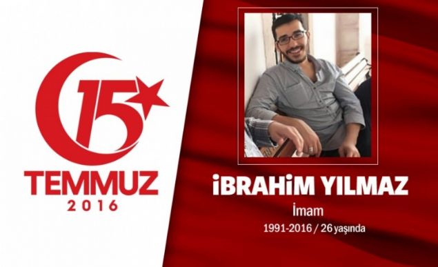 Tatil iin stanbul'a gelmiti, ehadet erbetini iti. 25 yandaki brahim Ylmaz, yeni evli ve 8 aylk bir ocuu vard. Erzurumun enkaya lesi Yaymee ky camiinde imam ve hafzlk yapyordu. 15 Temmuz gecesi Cumhurbakan Erdoan'n ars sonras Fatih Camisinden kp Sarahane'ye doru harekete geti. O sralarda hain darbecilerin igal ettii stanbul Bykehir Belediyesi binas nndeki direnie katld. Hainlerin silahndan kan kurunun gsne isabet etmesi sonucu ehit dt. Babas ehit olu iin, Byk bir cesaret rnei gsterdi dedi.               