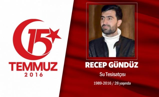 27 yandaki Recep Gndz stanbuldaki bir inaatta alyordu. 15 Temmuz gecesi hain kalkmann ilk balad yerlerden biri olan Boazii Kprsne gitti. Darbecilerin at ate sonucu ehit dt. Memleketi Erzincann Tercan ilesinde, Kurukol Ky Mezarlnda son yolculuuna uurland. ehidin babas, Recepim gitti, Ahmedim, Mehmedim var; Biz varolduktan sonra hainlere frsat verilmeyecek dedi. Recep Gndzn ad Sivasta ehit Recep Gndz Anadolu mam Hatip Lisesinde yaatlacak.               