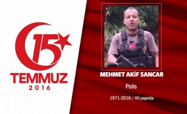 47 yandaki Mehmet Akif Sancar, polis memuruydu. Evli ve  ocuk babas polis memuru, bakent Ankaradaki Glba zel Harekat Daire Bakanlnda grev yapyordu. 15 Temmuz gecesi hain darbecilerin gasp ettii sava uaklaryla dzenledii hava saldrsnda hayatn kaybetti. ehit polis Mehmet Akif Sancar, Ankara Elvankent Tevhid Camiinde dzenlenen tren sonras son yolculuuna uurland.                  