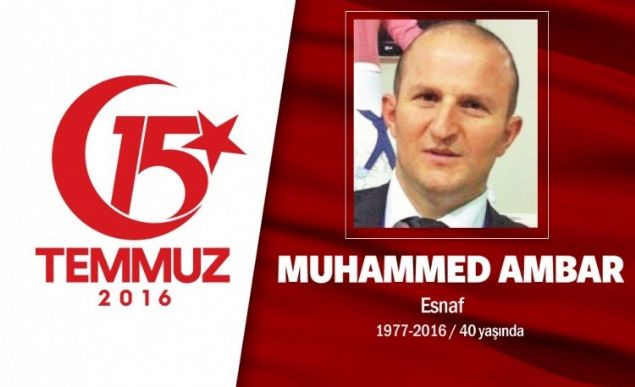 40 yandaki Rizeli Muhammed Ambar, istanbulda yayordu. Darbe giriiminden bir hafta nce kardeine, 'ben ehit olacam' demiti. 15 Temmuz gecesi hain darbecilerin, kpry kapattklar haberi sonras sokaklara kt, ihanetin nne gemek istedi. Ancak Boazii Kprsnde darbecilerin at ate sonras ehit dt. 2,5 yandaki kznn ismini, Msr'daki darbede ehit olan Esmadan esinlenerek koymutu. istanbulda son yolculuuna uurlanan ehit Muhammed Ambar, arkasnda gz yal bir e ve iki ocuk brakt.             