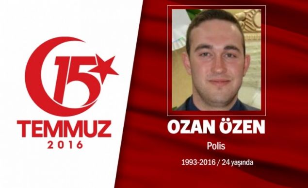 22 yandaki Ozan zen, 2 yllk polis memuruydu. 6 ay nce nianlanmt. 15 Temmuz gecesi istanbul'da grevdeydi. Ozan zen, hain darbecilerle girdii atmada ehit dt. ehit Ozan zen iin memleketi Bolu'da tren dzenlendi. ehidin annesi ve nianls trene polis apkasyla katld. ehit polisin babas Metin zen ve annesi Emine zen, olunun Trk bayrana sarl tabutunu grnce gzyalarna bouldu. Bir ara baygnlk geiren nianls ise tabuta sarlp, 'Ahirette bekle beni' diyerek alad. ehit Ozan zen, Bolu Smer Mahallesi'ndeki Yeni Camii'nde dzenlenen cenaze treni Bolu ehitliine defnedildi.             