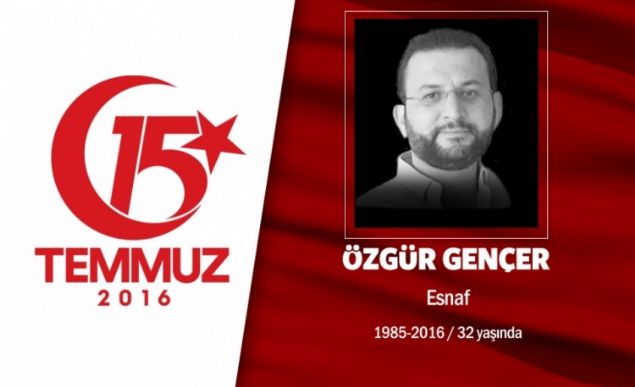 31 yandaki zgr Gener, Ankara'da esnaflk yapyordu. Evli ve iki ocuk babasyd. 15 Temmuz gecesi Cumhurbakan Erdoan'n 'alanlara inin, darbecilere direnin' ars sonras sokaa kt. Darbe giriimi gecesi Cumhurbakan Klliyesi'ne gitti, oradaki genlere ehadetinden birka saat nce, Milletin evini yedirmeyiz. demiti. Sabah namazn klmak iin evine giden zgr Gener, namazdan sonra evde duramayarak tekrar Cumhurbakanl Klliyesi'ne gittiinde hain darbecilerin saldrs sonucu ehit dt. ehit zgr Gener, Ankara Karyaka mezarlndaki ehitlie defnedildi.             
