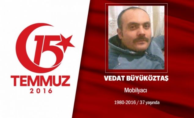 Ei ve 2 ocuunu trafik kazasnda kaybetmiti, o da 15 Temmuz'da ehit oldu. 36 yandaki Vedat Bykzta, Ankara'da mobilyaclk yapyordu. 4 yl nce bayram dn meydana gelen trafik kazasnda 5 yandaki Altay ve 3 yandaki Sudenaz ve ei Sevda Bykzta' kaybetmiti. Kendisi de ayn kazadan yaral olarak kurtulmutu. 15 Temmuz gecesi darbeci igali altndaki Genelkurmay Bakanl nne gitti, darbecilerin kurunlarnn hedefi oldu, olay yerinde ehit dt. ehidin annesi, 'Yavrum bu lke iin cann hie sayarak korkusuz bir ekilde bu hainlerin zerine yrd.' dedi. ehit Vedat Bykzta, memleketi Aksaray'n Saryahi lesi'nde son yolculuuna uurland.       