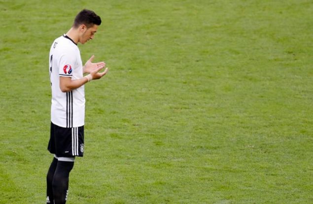                                                                 Bild, zil'in bu karar iin ok dndn ve yaanan tartmalardan sonra rk sylemler hissettii srece bu formay giymeyi dnmeyeceini aktardn belirtti                                                          