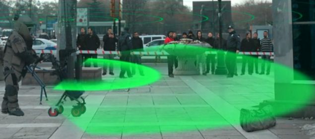                                                                 Sistem sayesinde, �ncelikli hedefler �zelinde istenilen spektral �ekillendirme olu�turulabiliyor, istenilen bantlar kar��t�rma harici b�rak�larak istenilen yerlerde farkl� ��k�� g�c�ne sahip kar��t�rma alt bantlar� tan�mlanabiliyor. Sistemin yaz�l�m tabanl� kar��t�r�c� sistemi olmas� sayesinde, kullan�c� ihtiyac� ve �ncelikli oldu�u de�erlendirilen tehditlere g�re programlama yap�larak, RF ��k�� g�c� frekans band�na istenen �ekilde da��t�labiliyor.                                                         