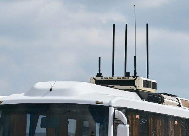                                                                 Mod�ler �zellikte ve �ok bantl� olarak tasarlanan sistem, halihaz�rda bilinen frekans bantlar�n�n tamam�n� kullanan olas� tehditleri e� zamanl� olarak engelleyebiliyor.                                                                    Sistem, farkl� tipte ara�lara entegre edilebiliyor ve ara�tan araca kolayl�kla ta��nabiliyor.                                                             