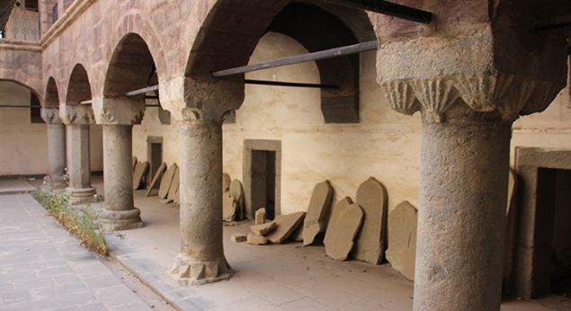                                                                 'Antsal bir zellik tayor'  <br><br>  l Kltr ve Turizm Mdr dris Aacanolu, AA muhabirine yapt aklamada, yrtlen almalarn medrese iin nemli olduunu syledi.                                                          