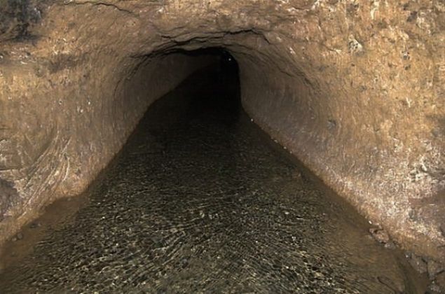                                                                     Onu ilgin� k�lansa yerin alt�nda in�a edilmi� olmas�na ra�men, �in seddi kadar uzun olmas�...                                                         