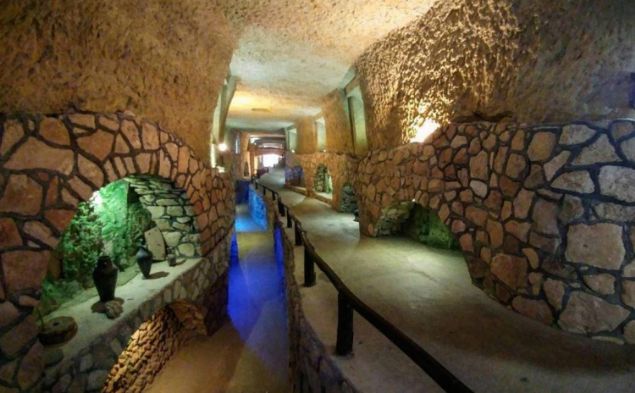                                                                     �in dendi�inde akla hemen 6000 kilometre uzunlu�unda �in Seddi gelir.                                                         