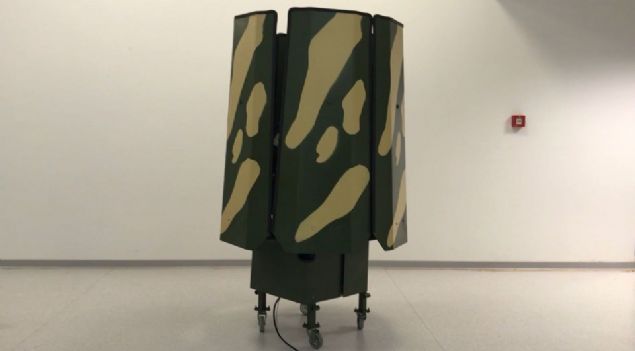 BENZERLER�NDEN �ST�N    <br><br>  Mevcut �r�nlerde hareket k�s�tl�l���, farkl� tipte m�himmatlar� atamama ya da sistemin korunmas�na y�nelik k�s�tl�l�klar bulunuyor. Geli�tirilen Dikey At�� Sistemi, yatay ve dikey eksendeki geni� hareket alan�, farkl� tipte m�himmatlar atabilmesi ve korumaya y�nelik mekanizmalar�yla benzer �r�nlerden �st�nl�kler ta��yor.  